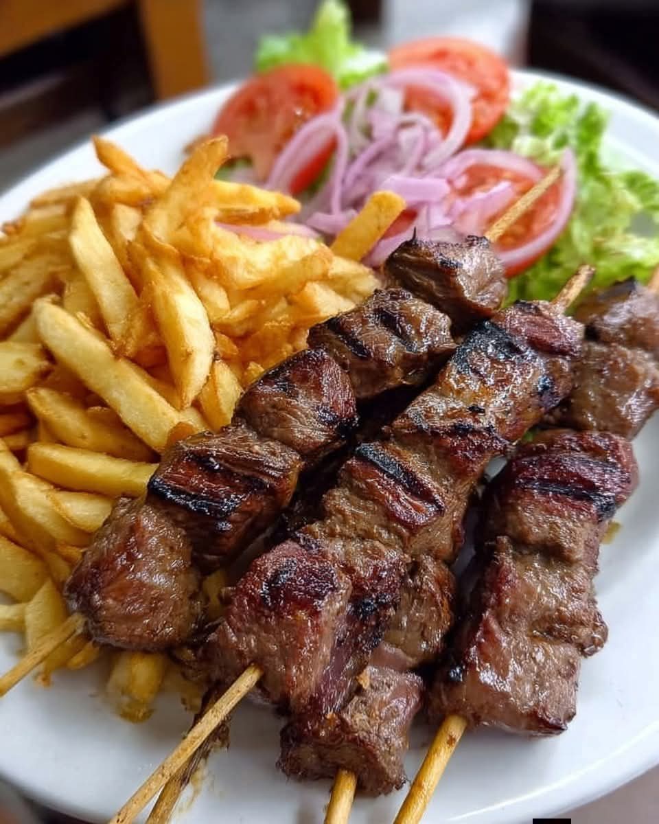 سیخ سوکلی با سیب زمینی سرخ شده و سالاد